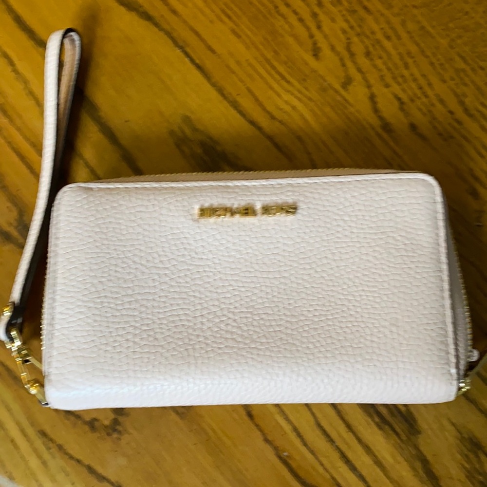 Micheal Kors Wristlet
